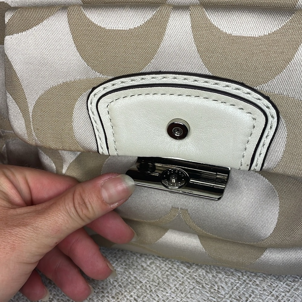 Coach Satin White 2009 Shoulder Crossbody Bag - Picture 11 of 15